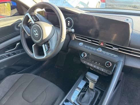 Used 2023 Hyundai Elantra SEL w/ Convenience Package image 6