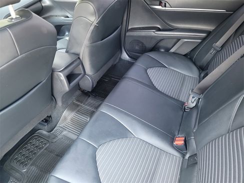 Used 2022 Toyota Camry SE image 9