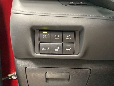 Used 2022 Toyota Highlander Platinum AWD/4WD image 31