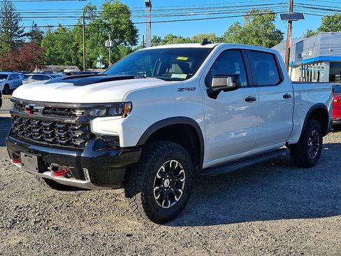 Used 2023 Chevrolet Silverado 1500 ZR2 w/ Technology Package AWD/4WD image 3