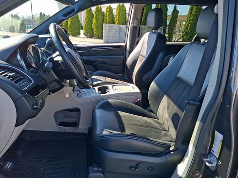 Used 2019 Dodge Grand Caravan SXT image 15