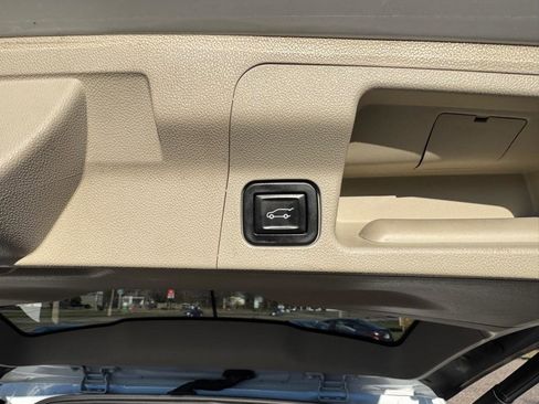 Used 2017 GMC Acadia Denali image 25