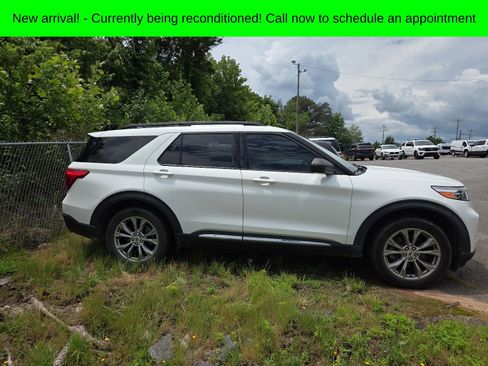 Used 2020 Ford Explorer XLT w/ Equipment Group 202A AWD/4WD image 11