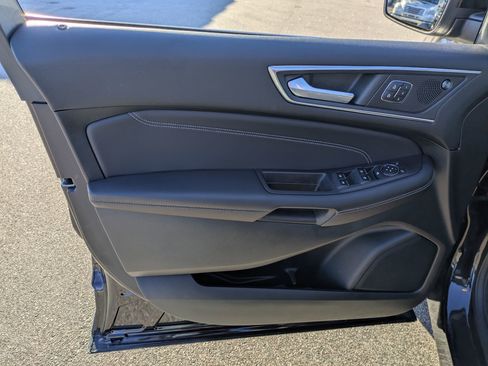 Certified 2022 Ford Edge Titanium w/ Class II Trailer Tow Package image 15