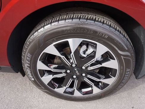 Used 2022 Kia Carnival EX image 15