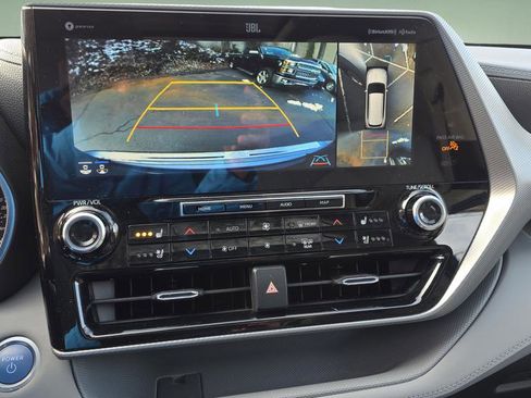 Used 2021 Toyota Highlander Platinum image 30