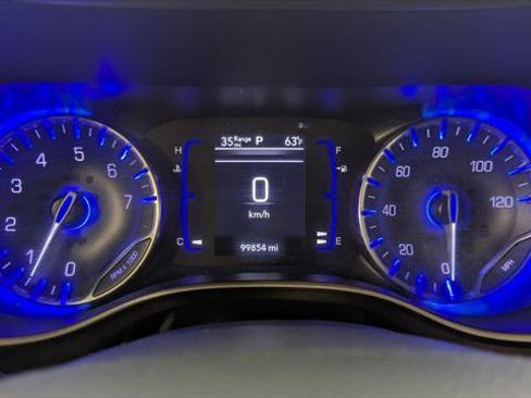 Used 2020 Chrysler Voyager Lxi image 26