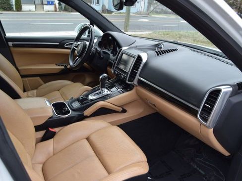 Used 2016 Porsche Cayenne image 23