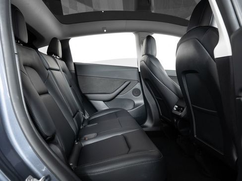 Used 2022 Tesla Model Y Performance image 23