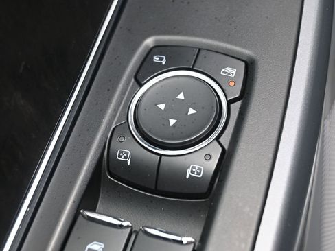 Used 2022 Ford F150 Lariat w/ Equipment Group 502A High image 12