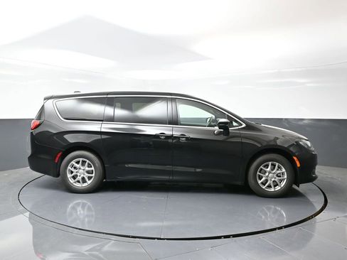 New 2026 Chrysler Voyager LX image 3