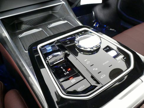 Used 2024 BMW i7 xDrive60 w/ Executive Package image 64