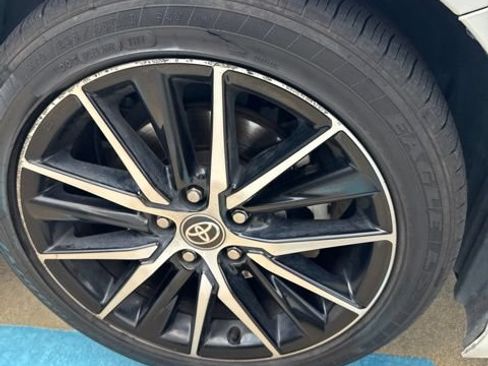 Used 2021 Toyota Camry SE FWD image 12