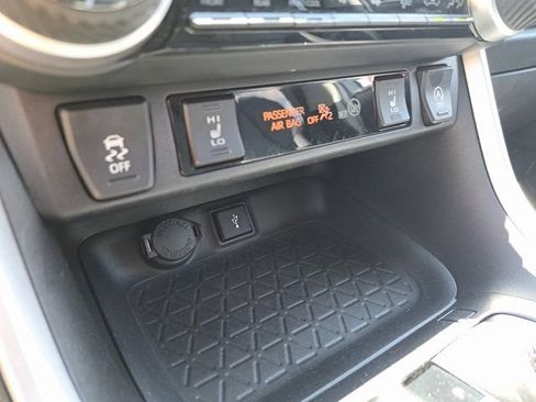 Used 2020 Toyota RAV4 XLE Premium AWD/4WD image 19