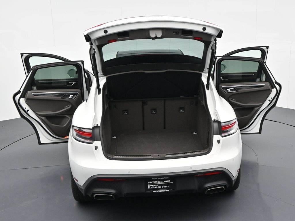 Certified 2023 Porsche Macan AWD/4WD image 16