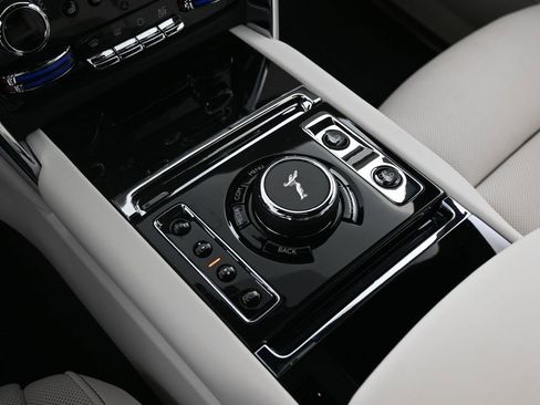 Used 2022 Rolls-Royce Cullinan image 24