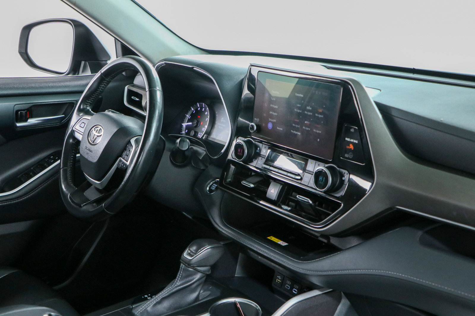 Used 2023 Toyota Highlander XLE FWD image 27