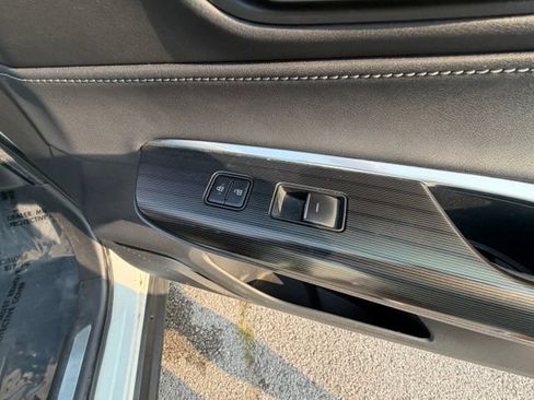 Used 2021 Toyota Venza XLE w/ Carpet Mat Package (TMS) AWD/4WD image 32