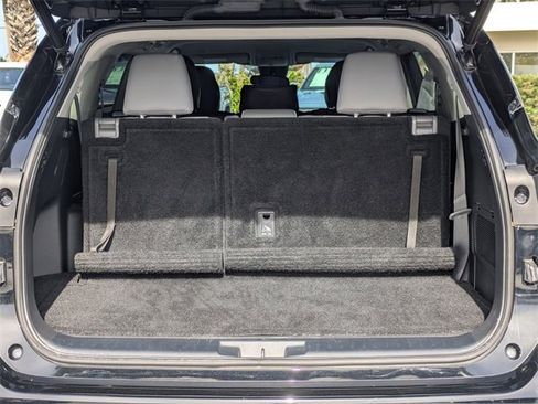 Used 2023 Toyota Highlander LE image 13