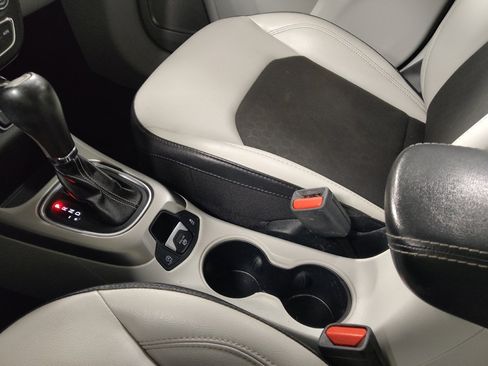 Used 2019 Jeep Compass Latitude w/ Popular Equipment Group FWD image 26