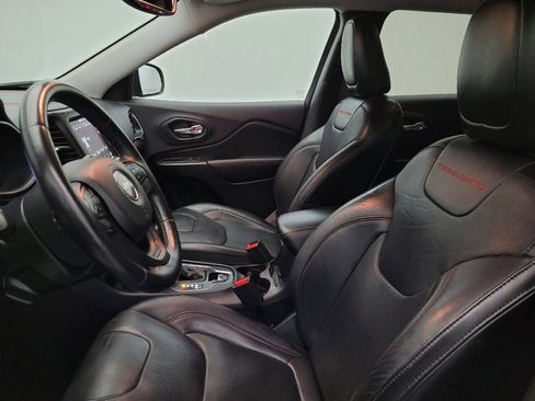 Used 2019 Jeep Cherokee Trailhawk image 17