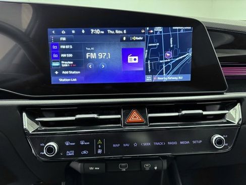 Used 2023 Kia Niro EX image 34
