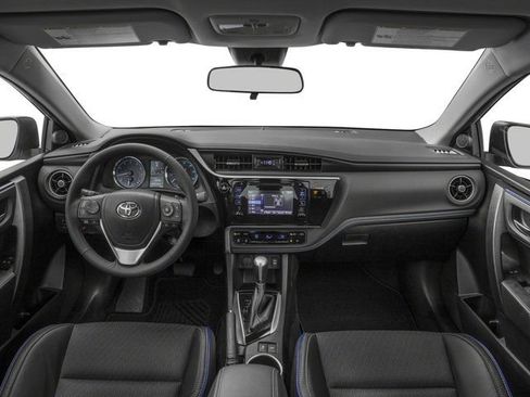 Used 2018 Toyota Corolla SE FWD image 4