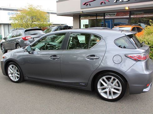 Used 2017 Lexus CT 200h w/ Navigation System Package FWD image 3