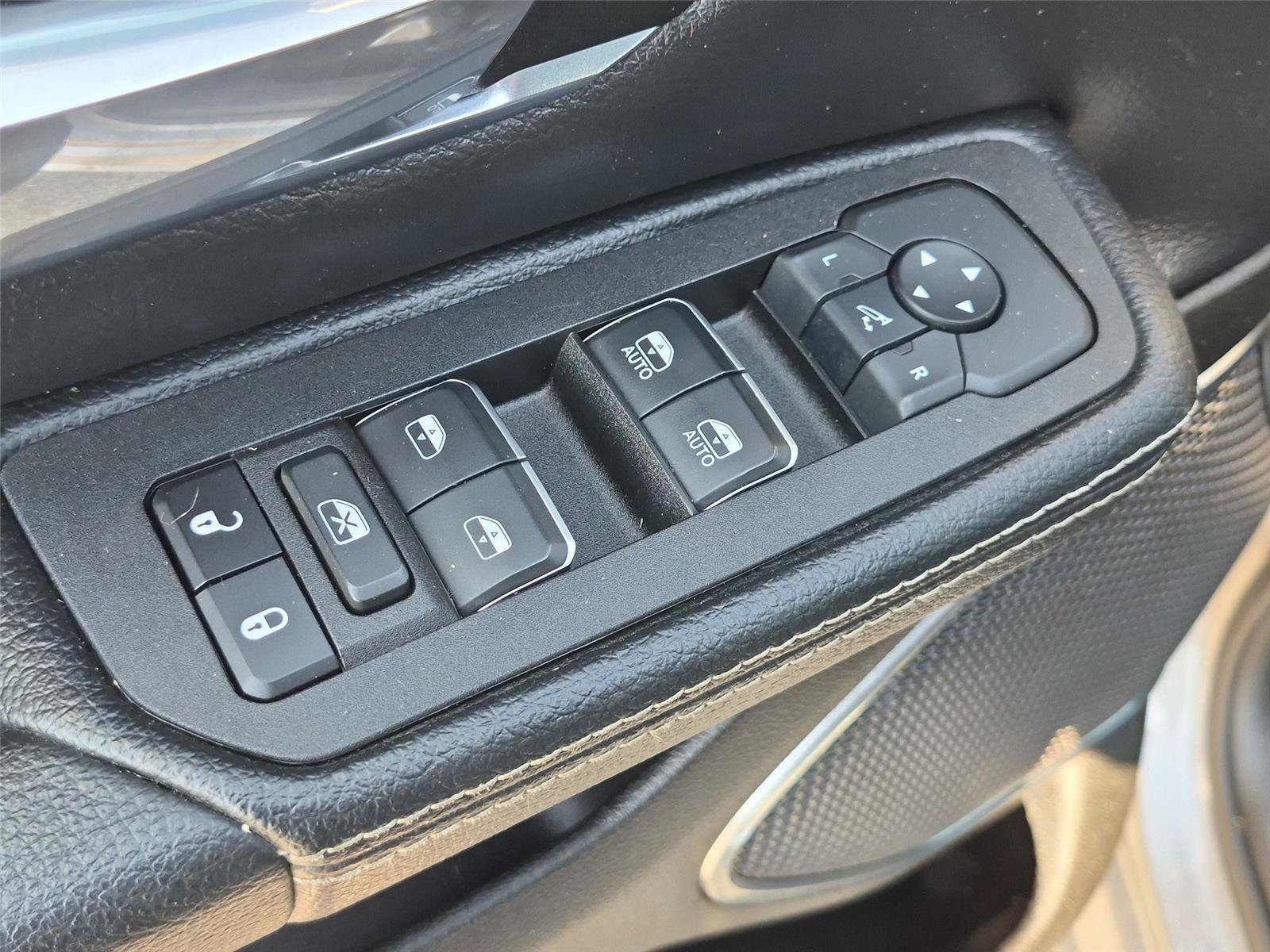 Used 2025 RAM 1500 Laramie AWD/4WD image 16