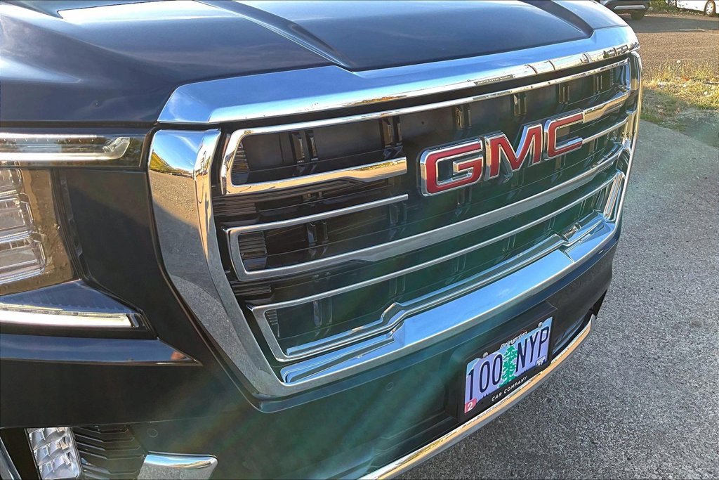 Used 2023 GMC Yukon SLT w/ SLT Luxury Package AWD/4WD image 32