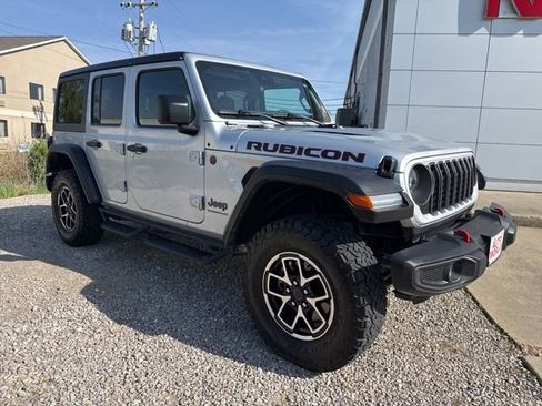 Used 2024 Jeep Wrangler Unlimited Rubicon image 4