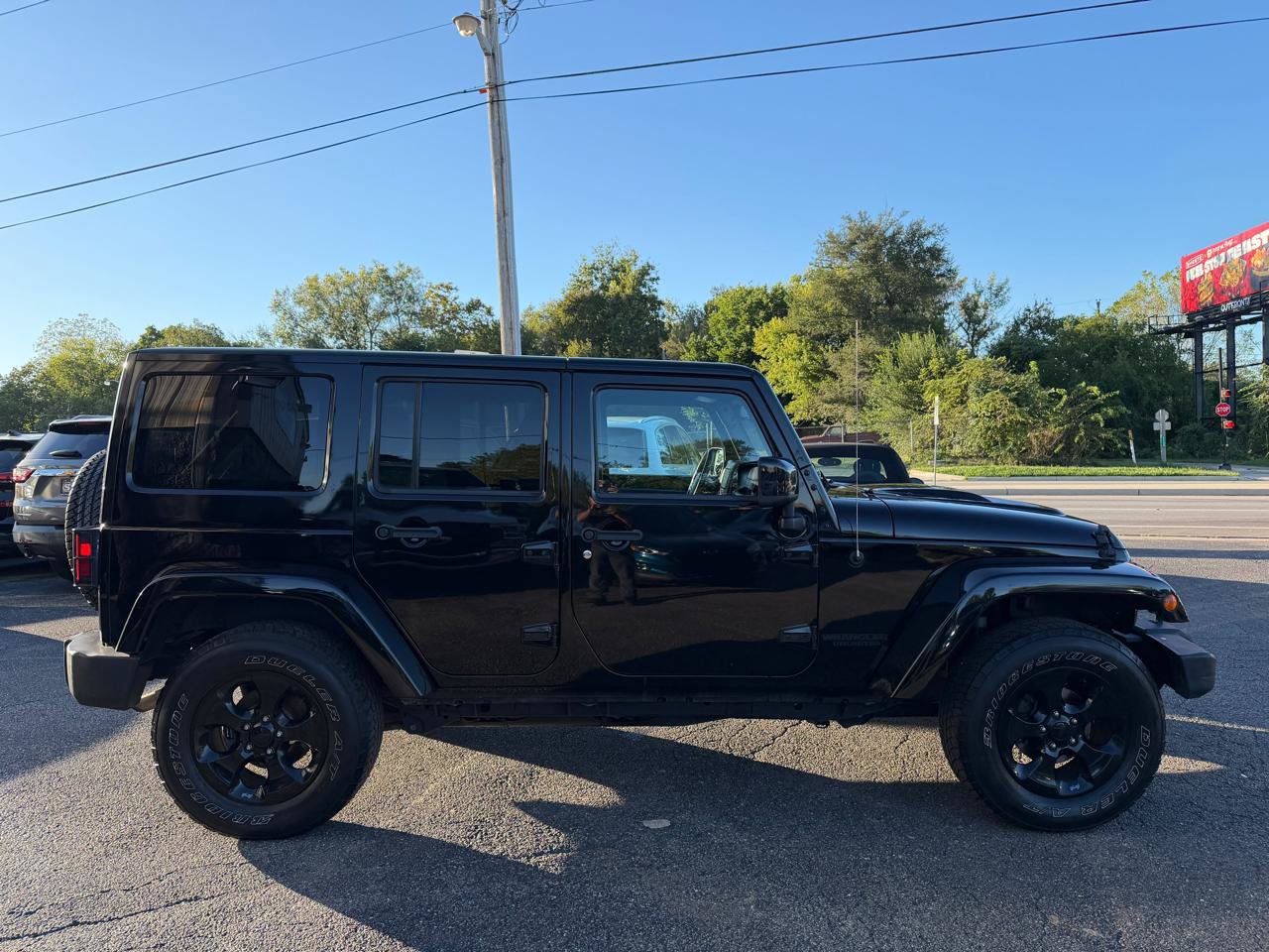 Used 2015 Jeep Wrangler Unlimited Sahara AWD/4WD image 6