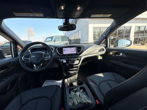 New 2026 Chrysler Pacifica Select FWD image 12