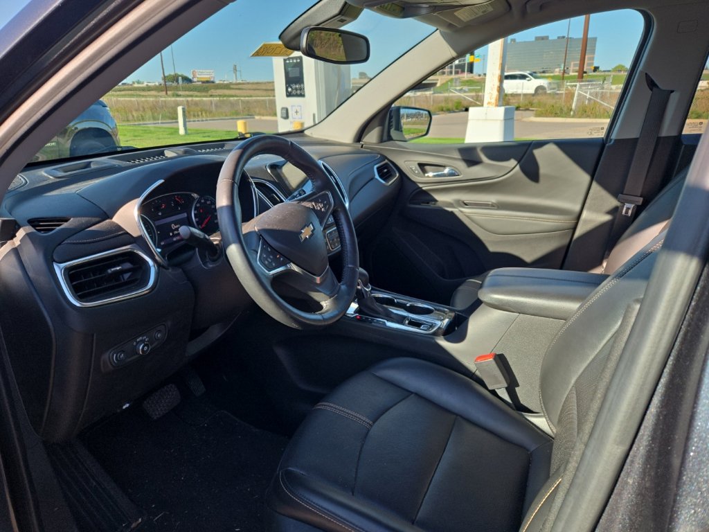 Used 2022 Chevrolet Equinox Premier AWD/4WD image 11