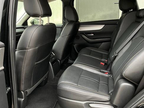 Used 2025 MAZDA CX-70 3.3 Turbo w/ Preferred Package image 11