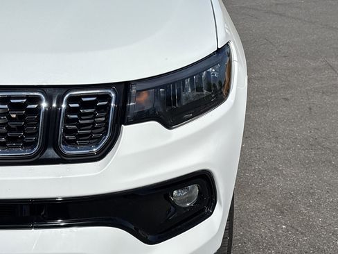 Used 2025 Jeep Compass Limited image 23