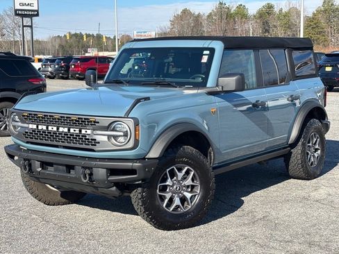 Used 2023 Ford Bronco Badlands image 2
