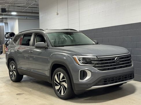 New 2026 Volkswagen Atlas SE image 2