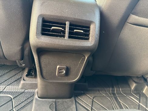 Used 2023 Chevrolet Equinox LT AWD/4WD image 24