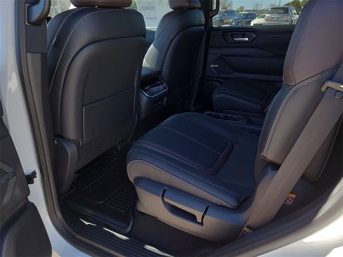 New 2026 Nissan Armada SL image 9