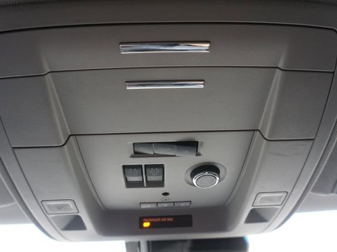 Used 2019 GMC Yukon XL SLT w/ Open Road Package AWD/4WD image 27