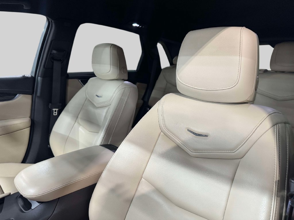 Used 2018 Cadillac XT5 FWD image 14