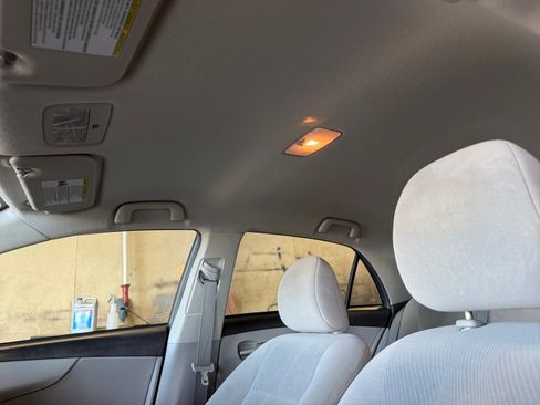 Used 2012 Toyota Corolla LE FWD image 25