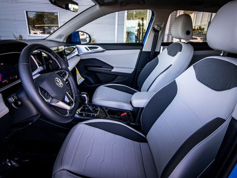 New 2026 Volkswagen Taos SE image 28