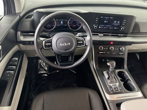Used 2024 Kia Carnival LX image 21