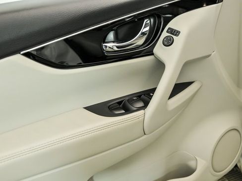 Used 2019 Nissan Rogue Sport SL w/ Premium Package image 9