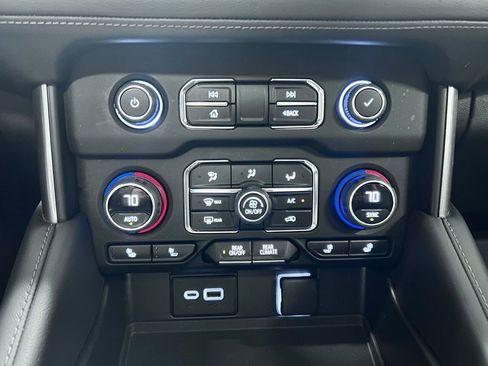 Used 2023 Chevrolet Suburban Z71 w/ Off-Road Capability Package image 18