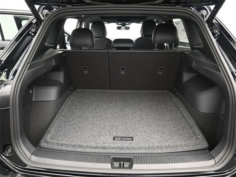 New 2026 Volkswagen Tiguan SE R-Line image 12