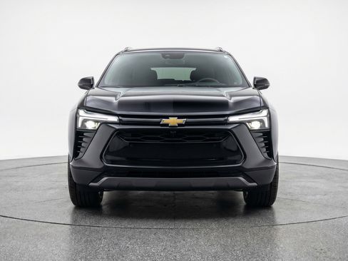 Used 2025 Chevrolet Blazer LT image 2