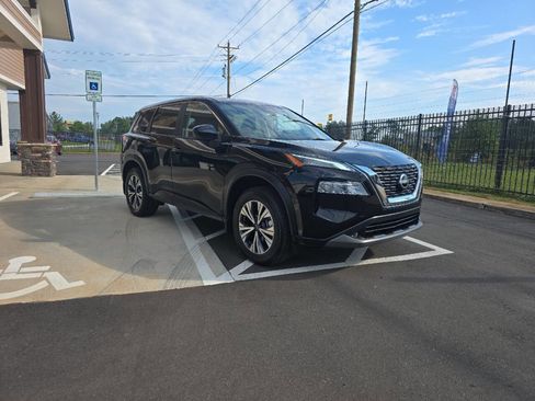Used 2023 Nissan Rogue SV image 7